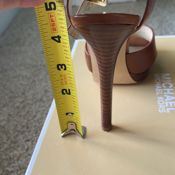 Michael Michael Kors Oksana Sandal - Picture 10 of 16